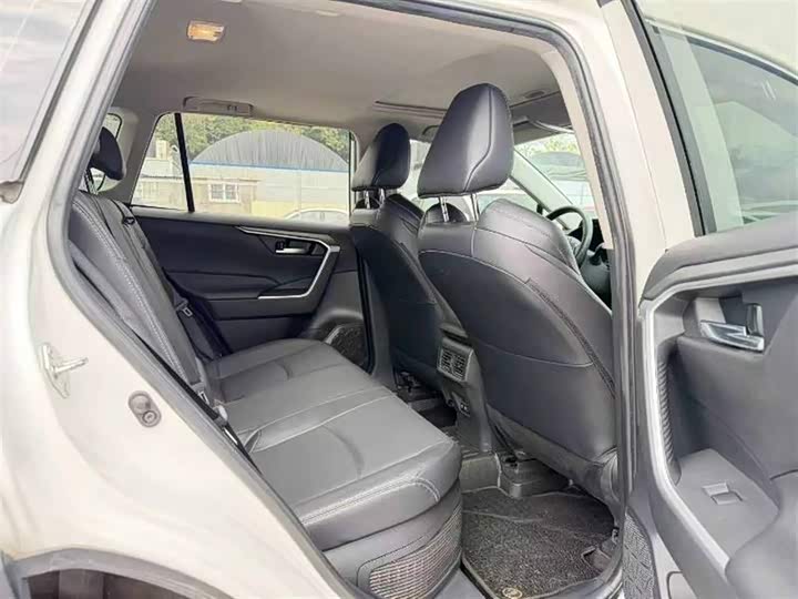 Фото 7 - Toyota Wildlander