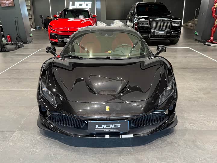 Фото 3 - Ferrari F8