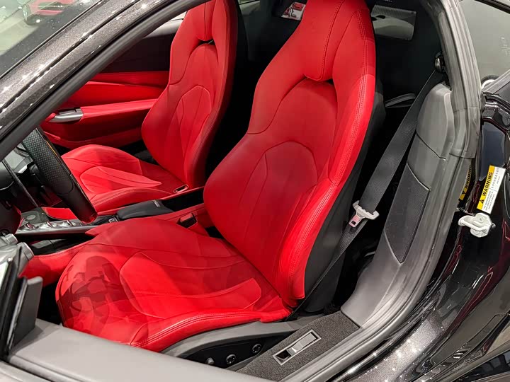 Фото 6 - Ferrari F8