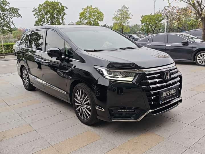 Фото 2 - Honda Elysion