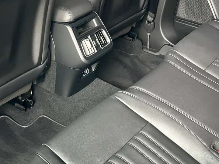 Photo 7 - Maserati Grecale