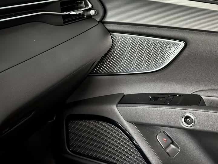 Photo 9 - Maserati Grecale