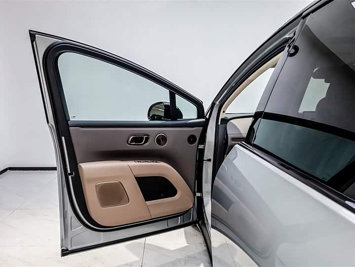 Фото 8 - LiXiang i8