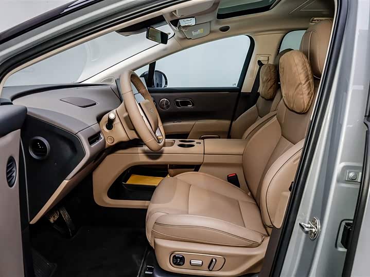 Фото 9 - LiXiang i8