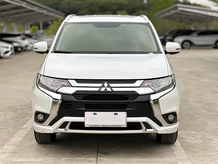 Фото 2 - Mitsubishi Outlander