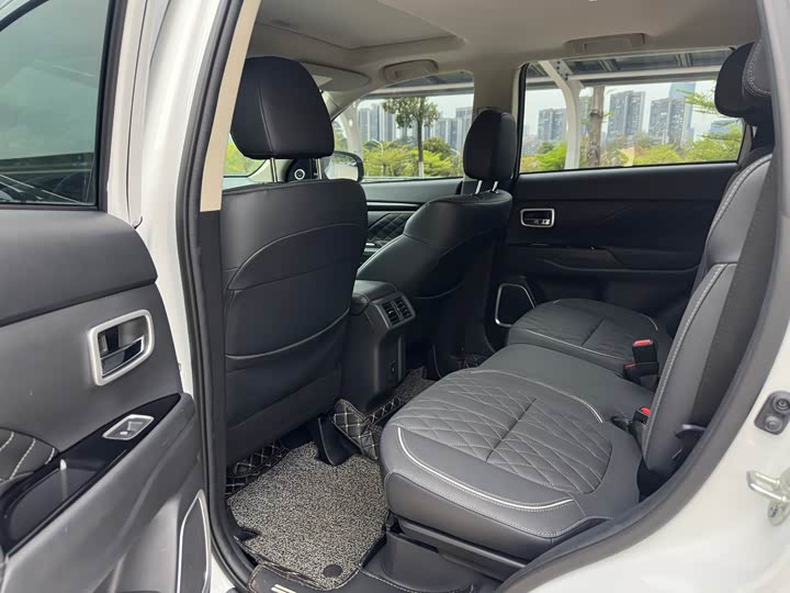 Фото 5 - Mitsubishi Outlander