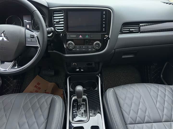 Фото 7 - Mitsubishi Outlander