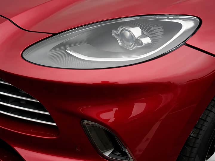 Photo 3 - Aston Martin DBX