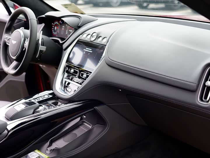 Photo 4 - Aston Martin DBX