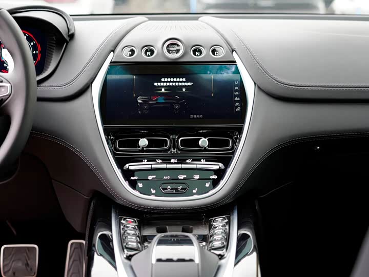 Photo 5 - Aston Martin DBX