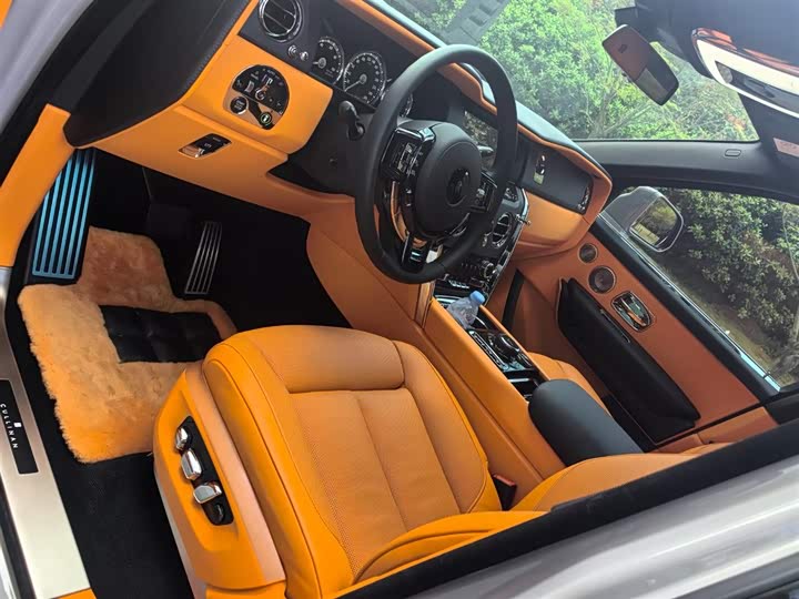 Фото 6 - Rolls-Royce Cullinan