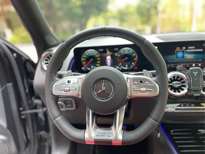 Фото 7 - Mercedes-Benz GLB-Class AMG