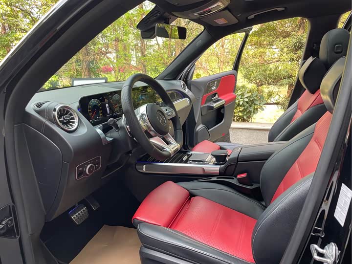 Фото 9 - Mercedes-Benz GLB-Class AMG