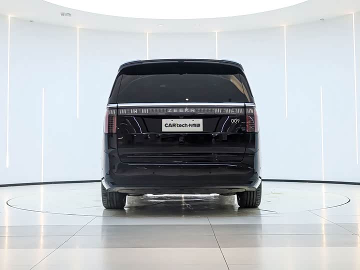 Фото 3 - Zeekr 009