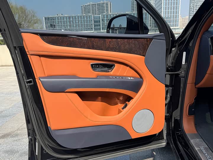 Фото 9 - Bentley Bentayga