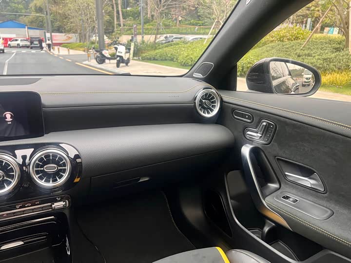 Фото 9 - Mercedes-Benz CLA-Class AMG