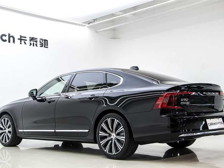 Фото 4 - Volvo S90