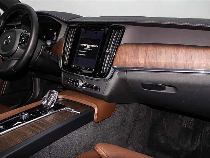 Фото 9 - Volvo S90