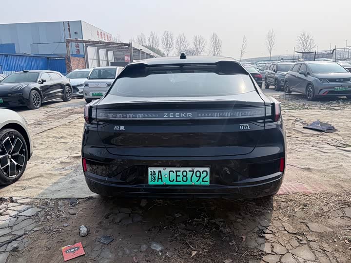 Photo 8 - Zeekr 001