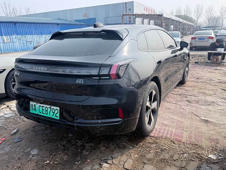 Photo 9 - Zeekr 001