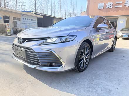 Фото 1 - Toyota Camry