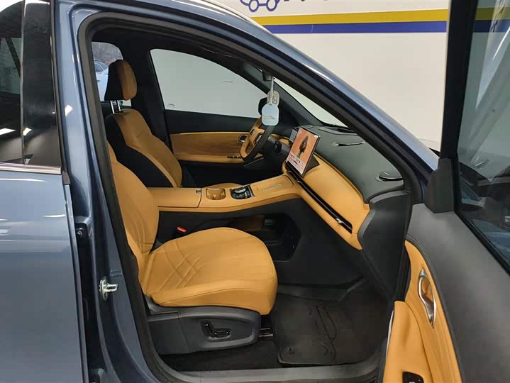 Фото 8 - Geely Galaxy Starship 7