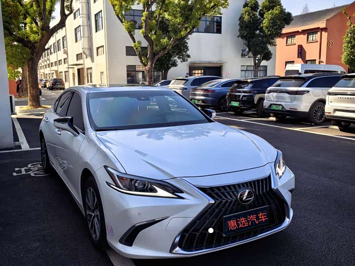 Фото 3 - Lexus ES