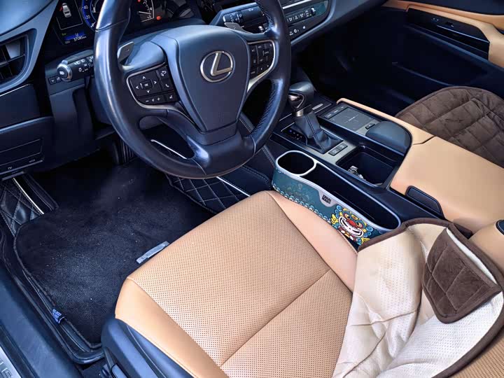 Фото 6 - Lexus ES