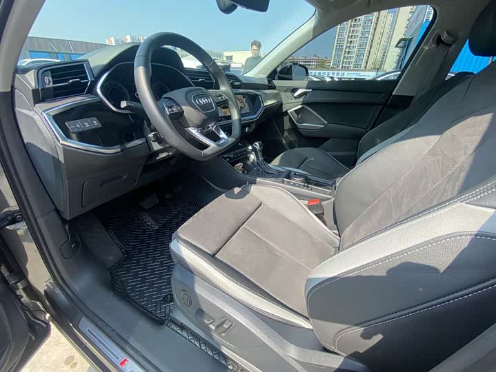 Фото 9 - Audi Q3