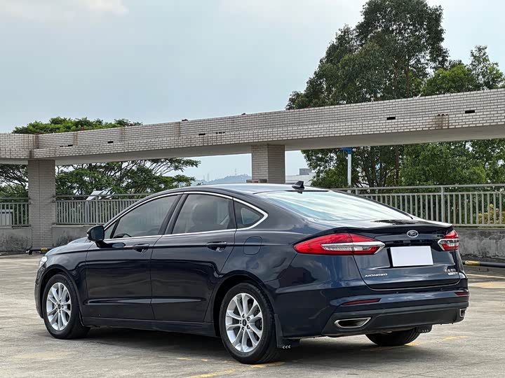 Фото 4 - Ford Mondeo