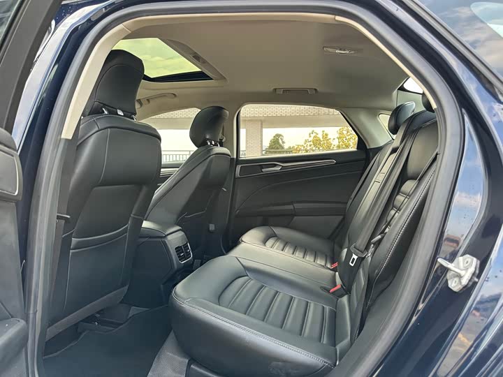 Фото 9 - Ford Mondeo