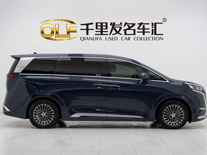 Фото 8 - Denza D9