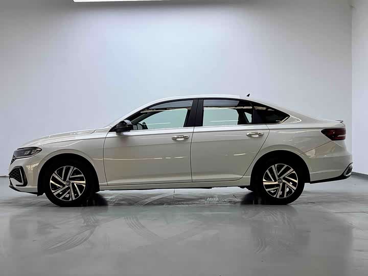 Фото 4 - Volkswagen Lavida