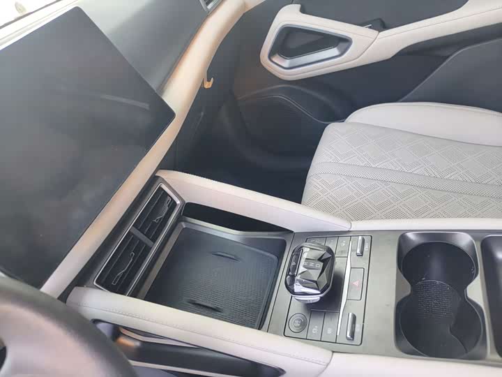 Фото 9 - BYD Yuan Up