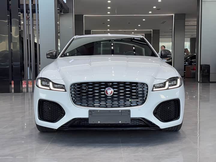 Фото 2 - Jaguar XF L