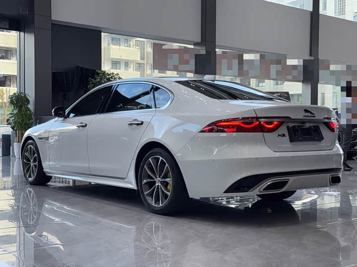 Фото 9 - Jaguar XF L