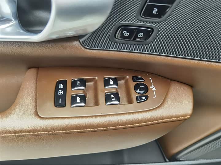 Фото 9 - Volvo S90 Hybrid