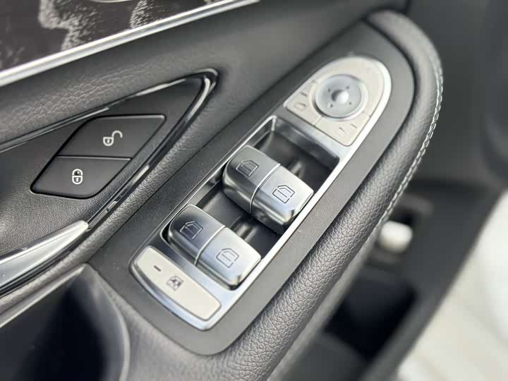 Фото 8 - Mercedes-Benz C-Class