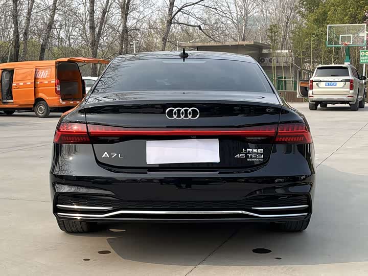 Фото 3 - Audi A7L
