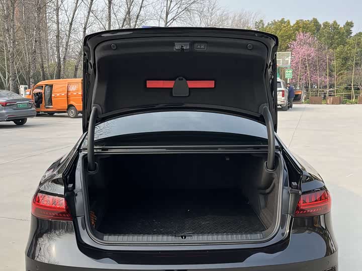 Фото 5 - Audi A7L