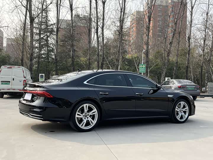 Фото 7 - Audi A7L