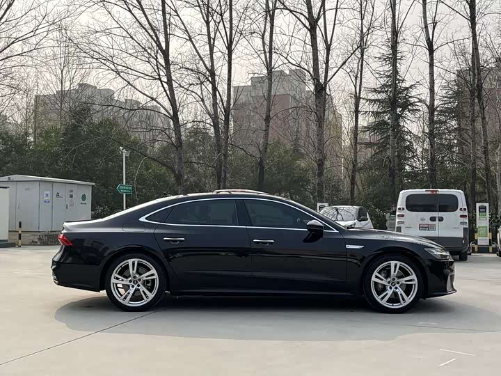 Фото 8 - Audi A7L