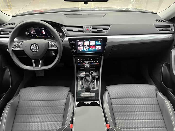 Photo 2 - Skoda Superb