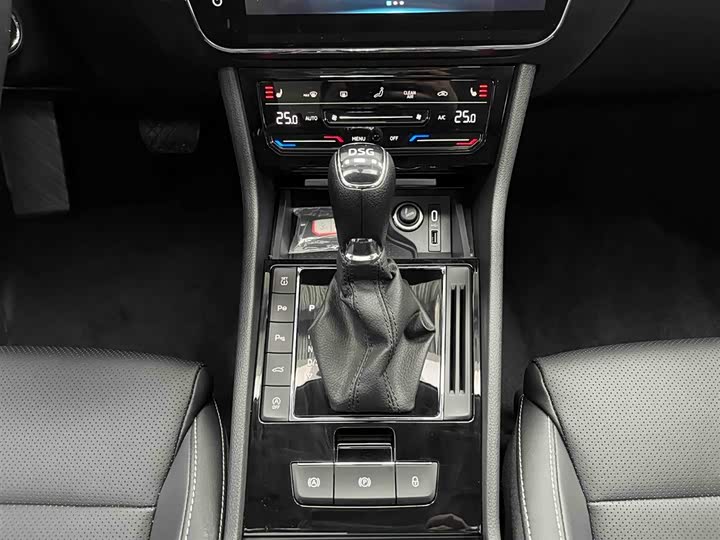 Photo 5 - Skoda Superb