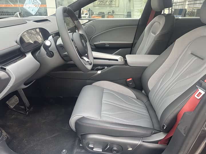 Фото 9 - Zeekr 007 GT