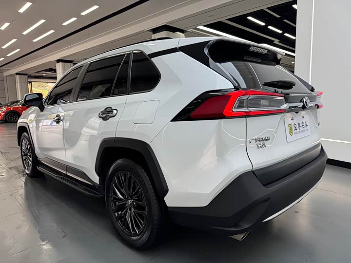 Photo 4 - Toyota Wildlander