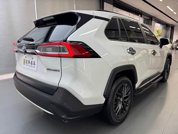 Photo 6 - Toyota Wildlander