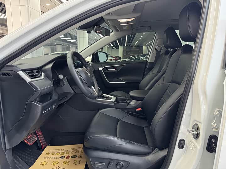 Photo 7 - Toyota Wildlander