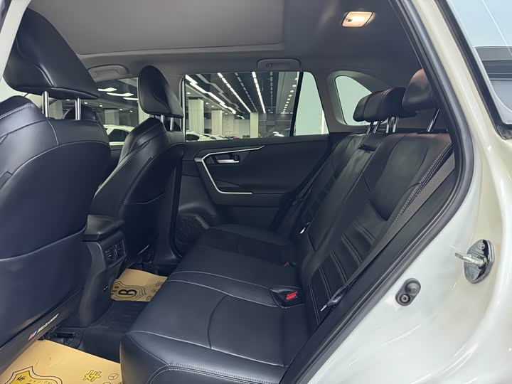 Photo 8 - Toyota Wildlander