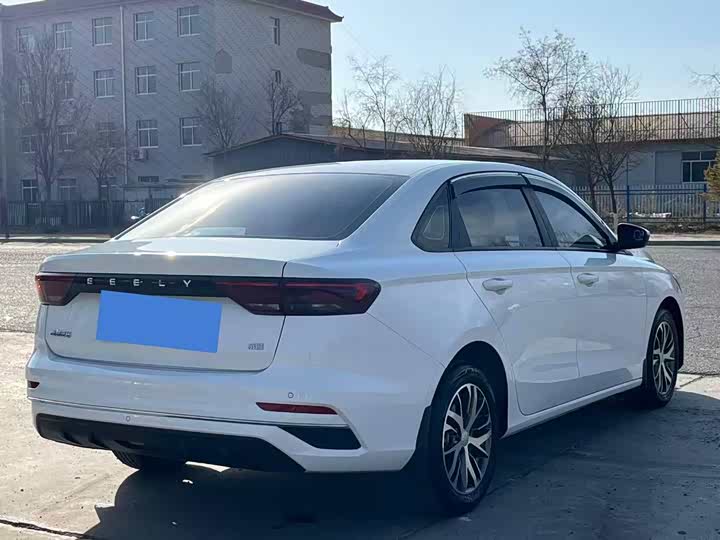 Фото 4 - Geely Emgrand